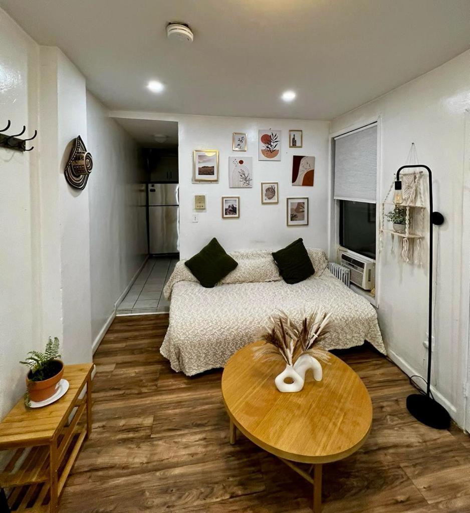 Amazing Ground Floor 2 Bedrooms In Nyc Subway Crossing The Street And One Station To Manhattan New York Buitenkant foto