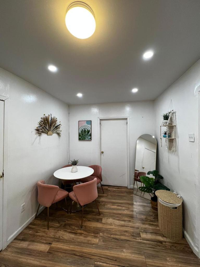 Amazing Ground Floor 2 Bedrooms In Nyc Subway Crossing The Street And One Station To Manhattan New York Buitenkant foto