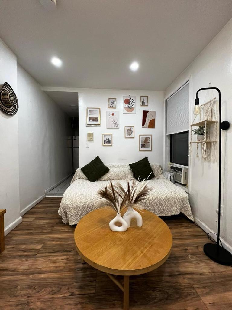 Amazing Ground Floor 2 Bedrooms In Nyc Subway Crossing The Street And One Station To Manhattan New York Buitenkant foto