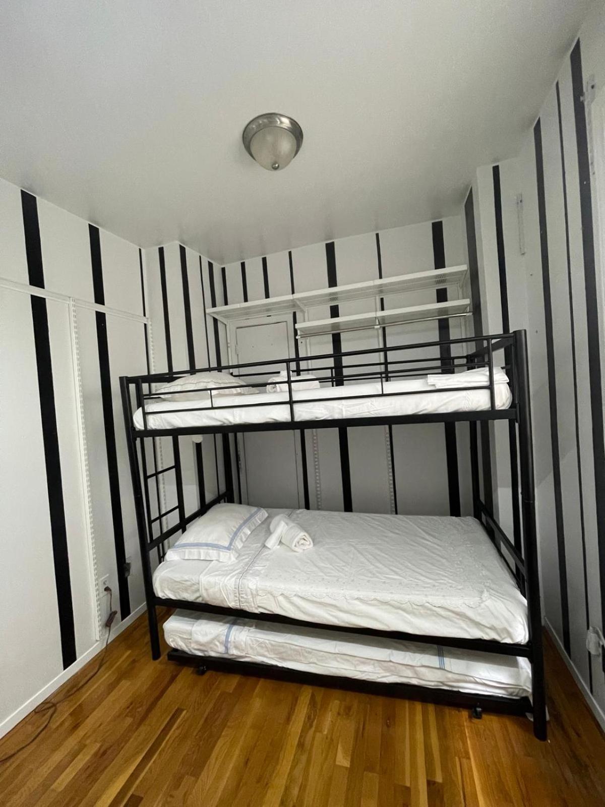 Amazing Ground Floor 2 Bedrooms In Nyc Subway Crossing The Street And One Station To Manhattan New York Buitenkant foto